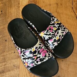 Stylish Women's Slide Sandals - Black and Pink - Oofos - Size 9